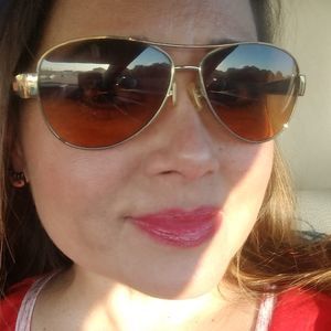 Meet your Posher, Edana